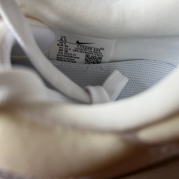 Nike Women’s Zoomx Invincible Run FK White Running Shoes CT2229-101 Size 8.5 - Picture 5 of 7